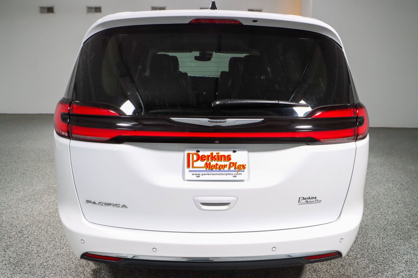 Used 2023 Chrysler Pacifica Touring-L FWD image 8