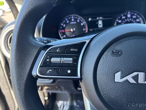 Used 2023 Kia Forte LXS image 29