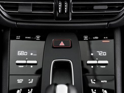 Used 2025 Porsche Macan image 20