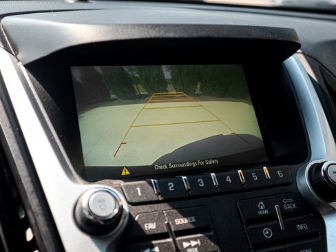 Used 2017 Chevrolet Equinox LS FWD image 24