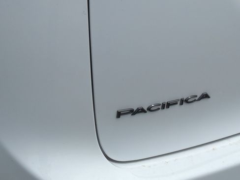 New 2026 Chrysler Pacifica Select FWD image 24