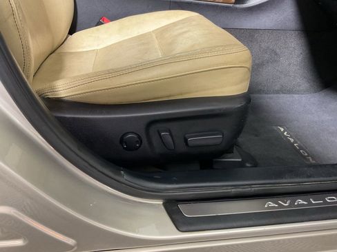 Used 2014 Toyota Avalon Limited image 32