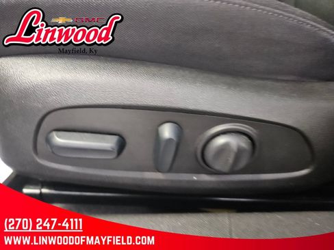 Used 2023 Chevrolet Malibu LT FWD image 16