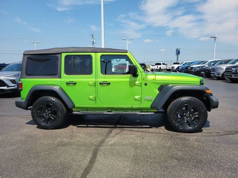 Used 2018 Jeep Wrangler Unlimited Sport S AWD/4WD image 3