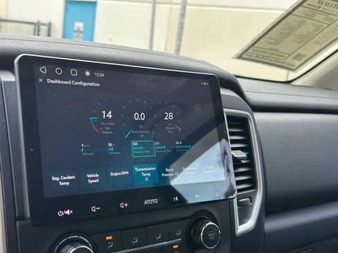 Used 2016 Nissan Titan S image 22