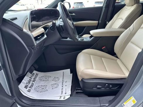 Certified 2024 Cadillac XT4 Luxury w/ Cold Weather Package AWD/4WD image 18