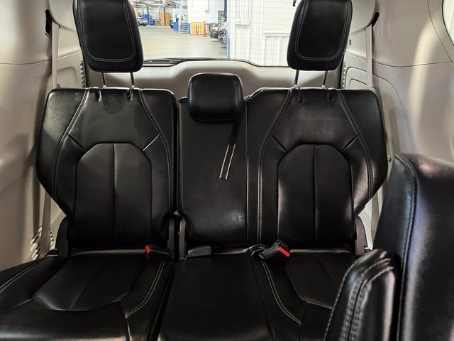 Used 2024 Chrysler Pacifica Limited FWD image 21