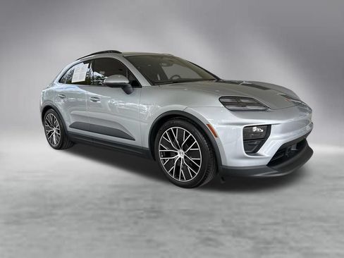 Used 2025 Porsche Macan Electric RWD image 2