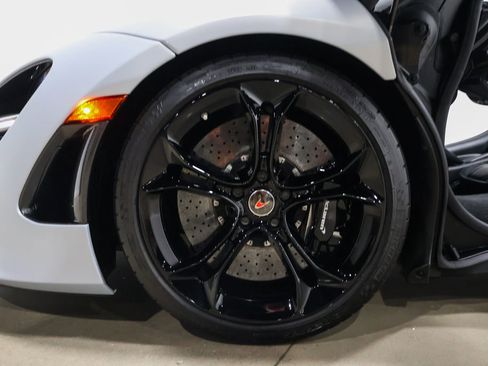 Used 2018 McLaren 720S image 25