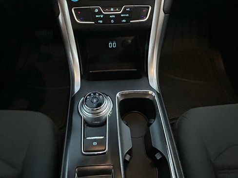 Used 2019 Ford Fusion SE image 17