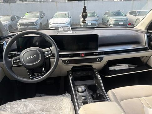 Certified 2025 Kia Sorento EX AWD/4WD image 9