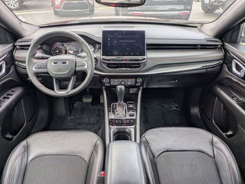 Used 2025 Jeep Compass Trailhawk AWD/4WD image 28