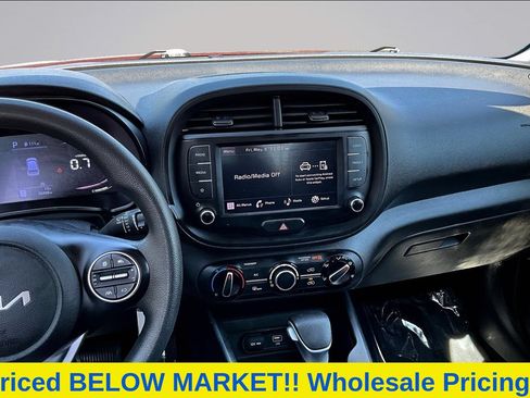Used 2023 Kia Soul LX w/ LX Technology Package FWD image 11