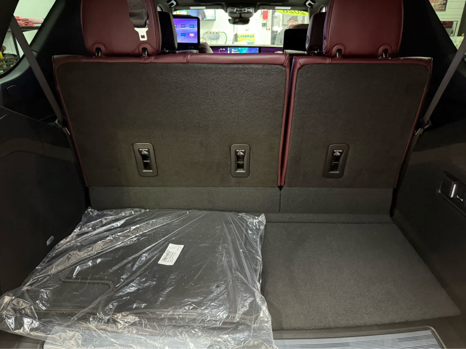 Used 2026 Cadillac Escalade Luxury w/ LPO, Floor Liner Package AWD/4WD image 34