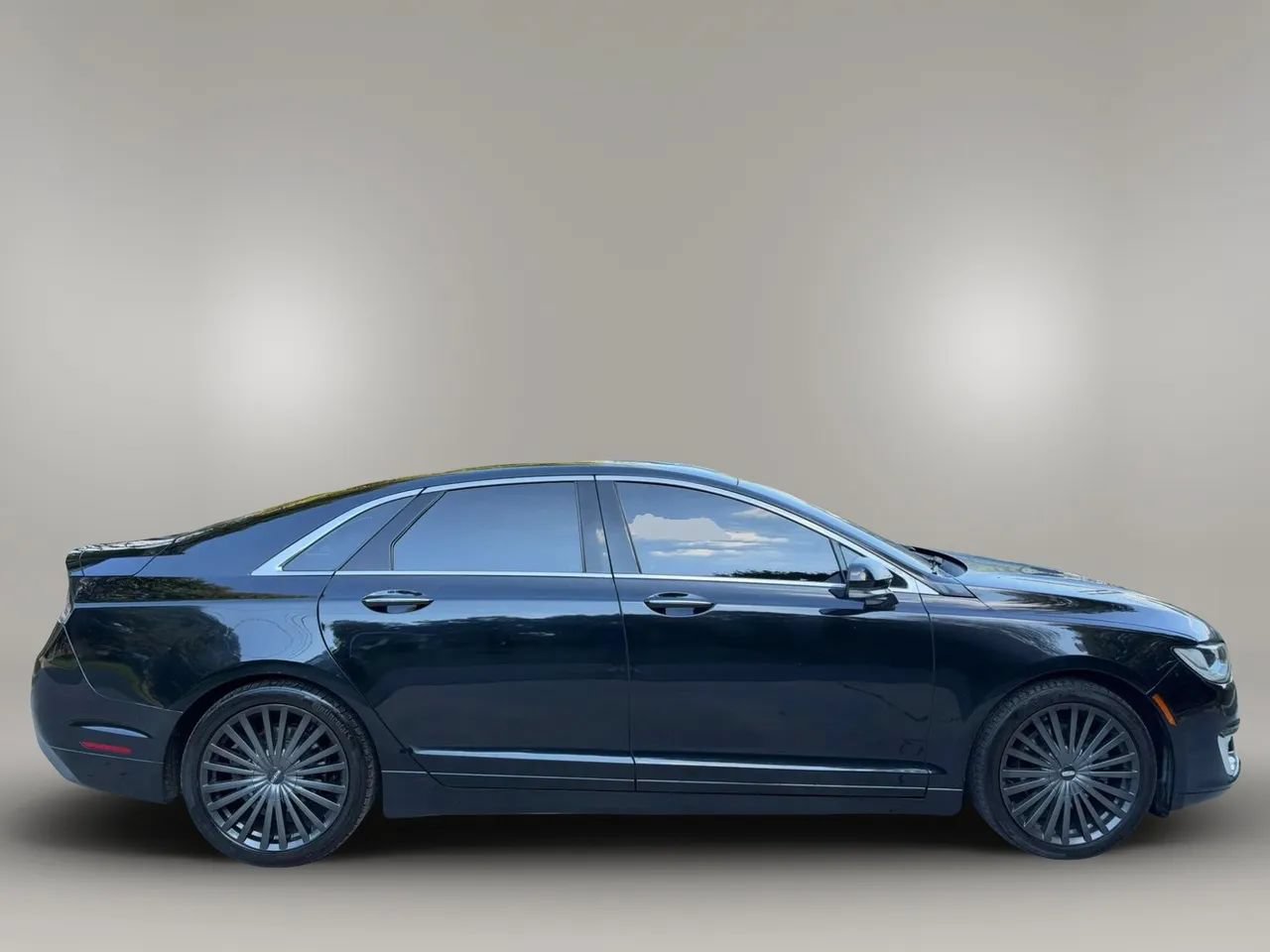 Used 2017 Lincoln MKZ Reserve w/ Climate Package AWD/4WD image 4