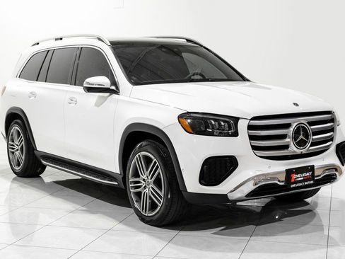 Used 2024 Mercedes-Benz GLS 450 4MATIC image 3