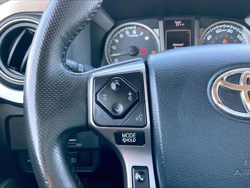 Certified 2018 Toyota Tacoma SR5 image 21