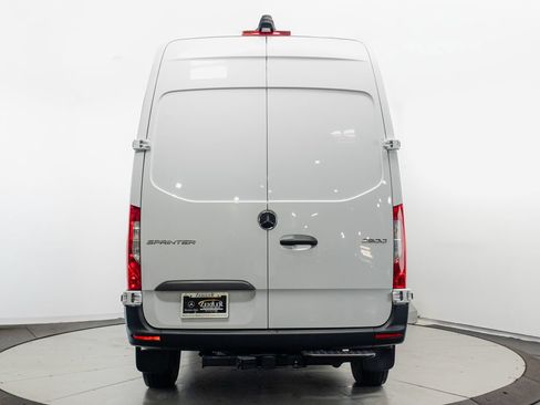Used 2025 Mercedes-Benz Sprinter 2500 image 17