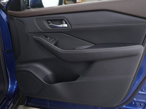 Used 2023 Nissan Rogue SV w/ SV Premium B Package image 9