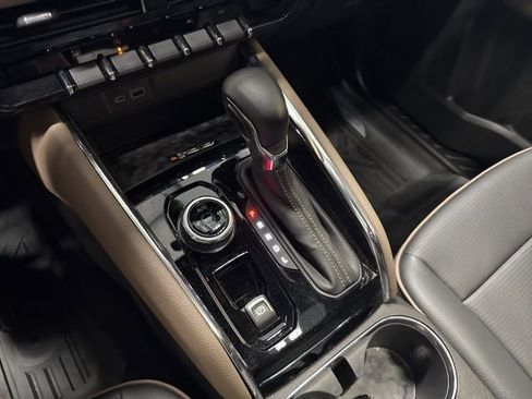 Used 2023 GMC Canyon Denali image 7