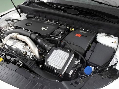 Used 2025 Mercedes-Benz GLB 250 image 32