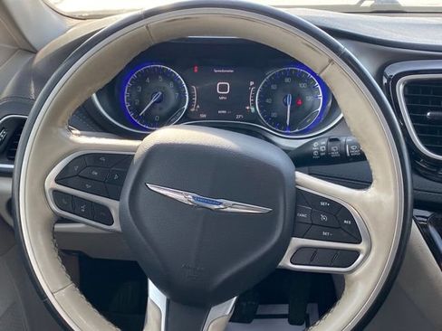 Used 2019 Chrysler Pacifica Limited image 9