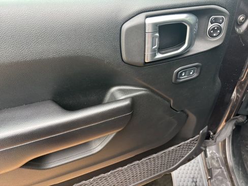 Used 2021 Jeep Wrangler Unlimited Sport AWD/4WD image 18
