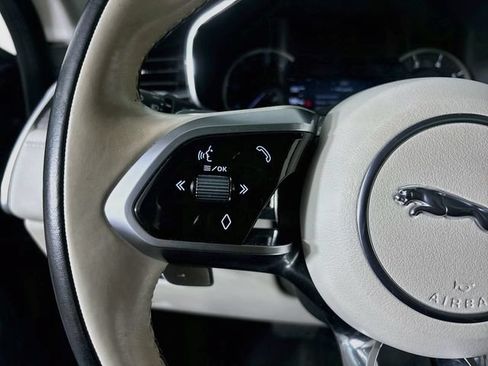 Used 2023 Jaguar F-PACE S AWD/4WD image 10