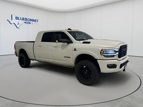 Used 2022 RAM 3500 Laramie AWD/4WD image 2