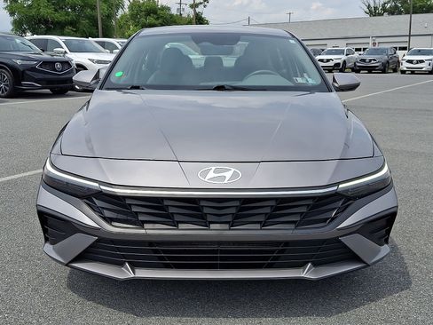 Used 2024 Hyundai Elantra SEL FWD image 2