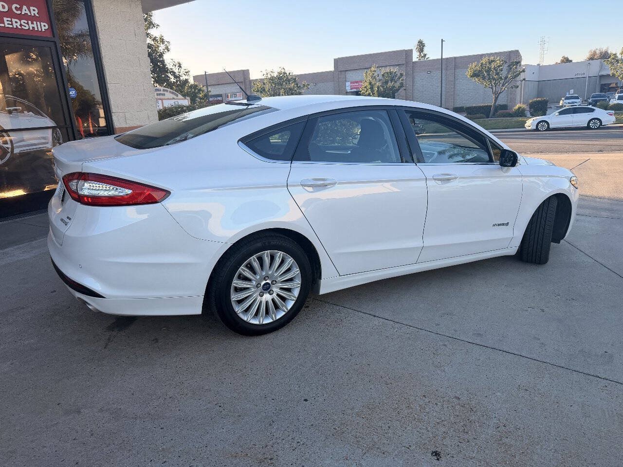 Used 2016 Ford Fusion SE FWD image 8