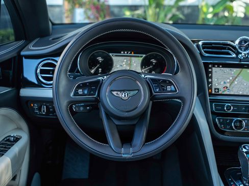 Used 2023 Bentley Bentayga Extended Wheelbase image 27