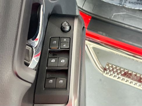 Used 2019 Toyota Tacoma Limited image 18