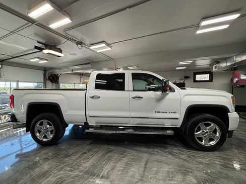 Used 2015 GMC Sierra 3500 Denali w/ Duramax Plus Package image 15