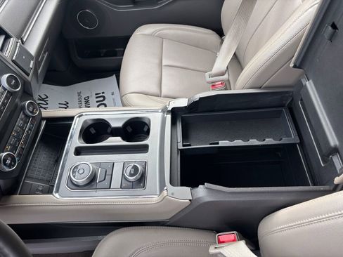 Used 2021 Ford Expedition XLT image 17