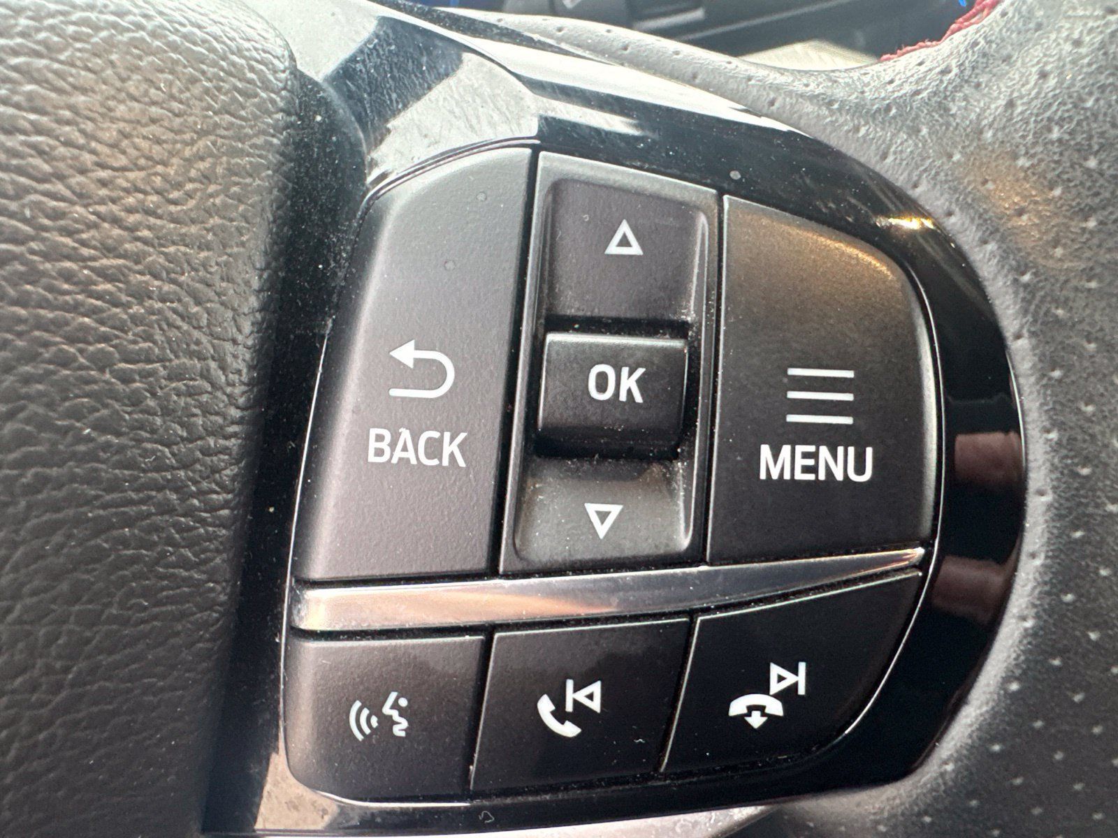 Used 2025 Ford Explorer ST-Line w/ ST-Line Street Pack AWD/4WD image 15