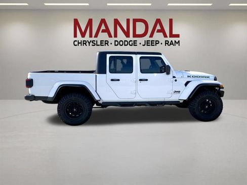 Used 2024 Jeep Gladiator Sport AWD/4WD image 5