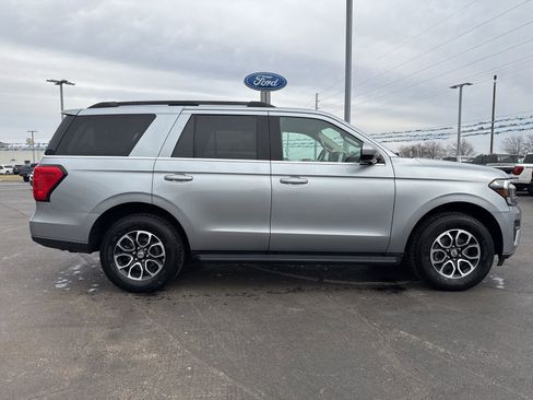 Used 2024 Ford Expedition XLT image 4