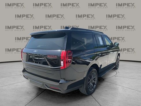 Used 2026 Ford Expedition Platinum w/ Stealth Appearance Package image 5