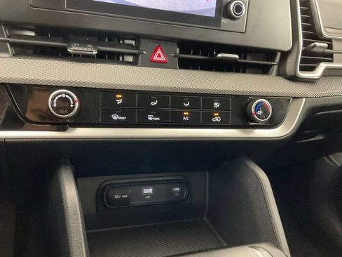 Used 2025 Kia Sportage LX FWD image 17