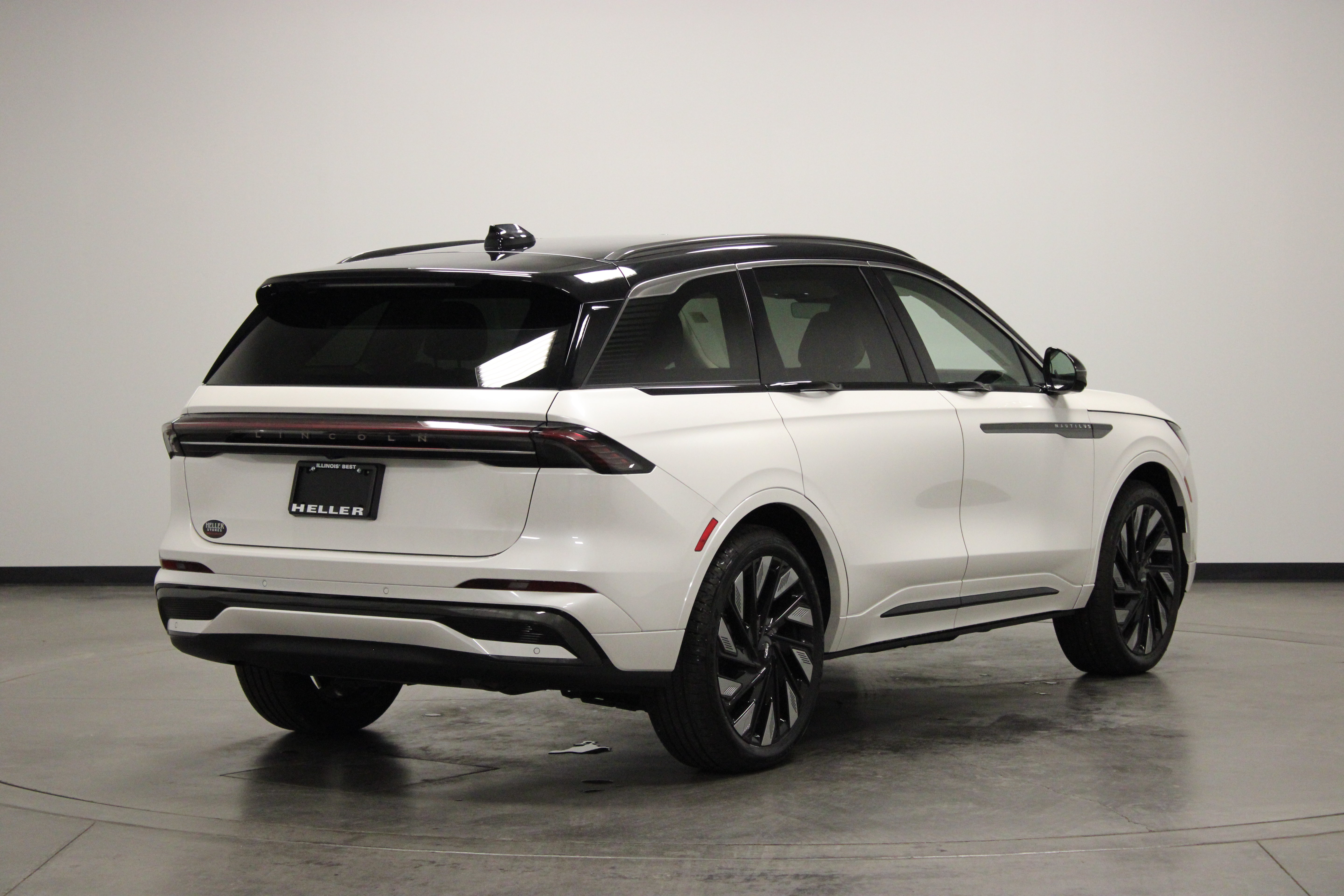 Used 2026 Lincoln Nautilus Black Label w/ Jet Appearance Package AWD/4WD image 8