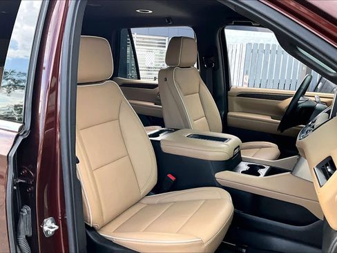 Used 2023 Chevrolet Tahoe Premier RWD image 9