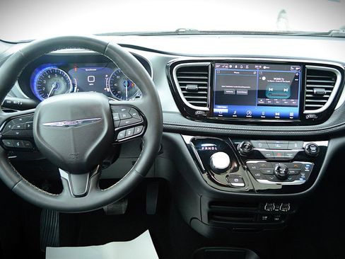 Used 2022 Chrysler Pacifica Touring-L w/ S Appearance Package image 20