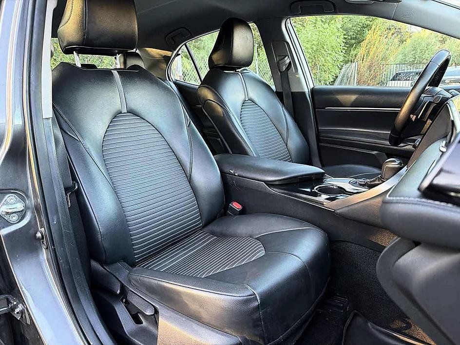 Used 2019 Toyota Camry SE FWD image 21