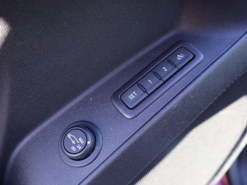 Used 2018 Chevrolet Equinox Premier image 22