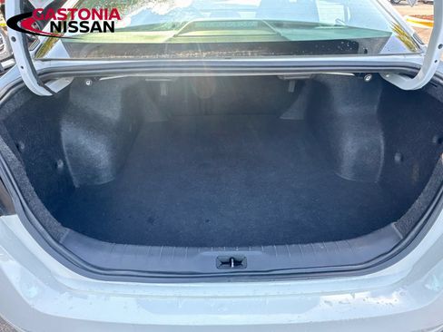 Used 2024 Nissan Altima 2.5 SR FWD image 32