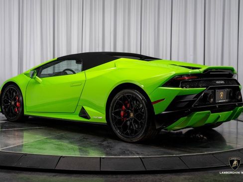 Used 2023 Lamborghini Huracan EVO image 13