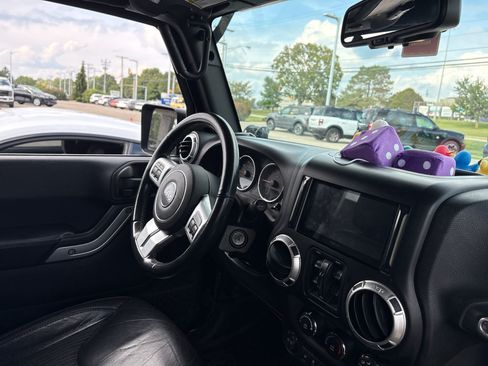 Used 2015 Jeep Wrangler Unlimited Sport AWD/4WD image 10