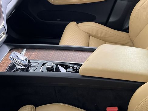 Certified 2023 Volvo XC60 B6 Ultimate w/ Protection Package Premier image 23