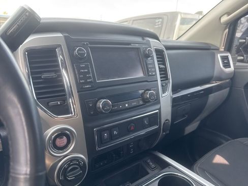 Used 2017 Nissan Titan SV image 13